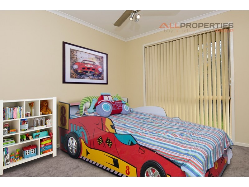 11 CONIFER STREET, Hillcrest QLD 4118