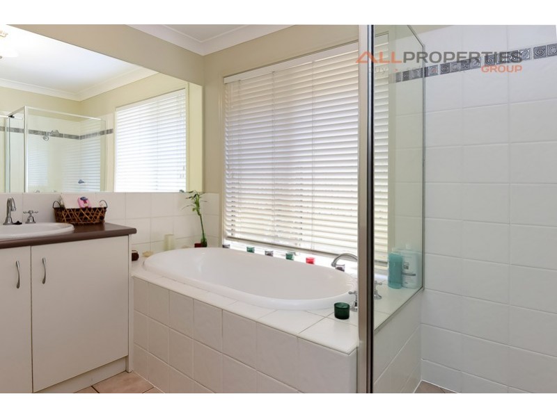 11 Parkside Place, Forest Lake QLD 4078