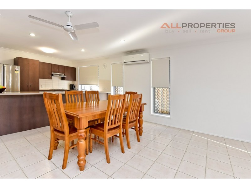UNIT 1 / 24 Barrine Place, Parkinson QLD 4115