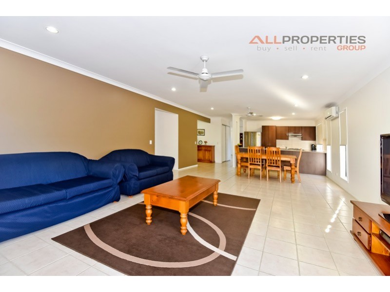 UNIT 1 / 24 Barrine Place, Parkinson QLD 4115
