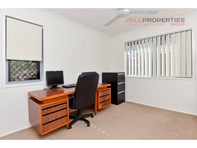 UNIT 1 / 24 Barrine Place, Parkinson QLD 4115