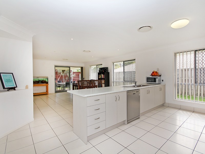 17 Juniper Street, Heathwood QLD 4110