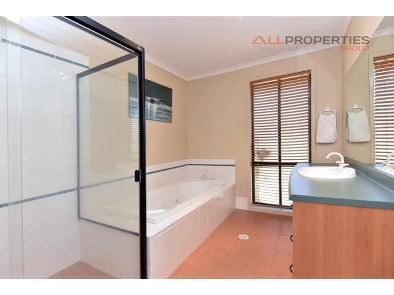 5 Glenfield St, Parkinson QLD 4115