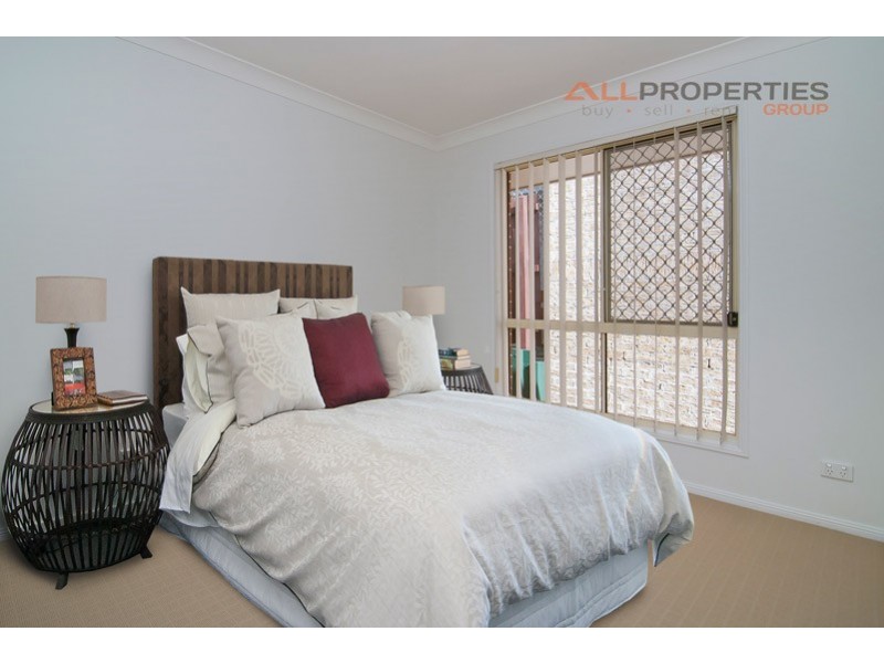 5 Summerhill Place, Forest Lake QLD 4078