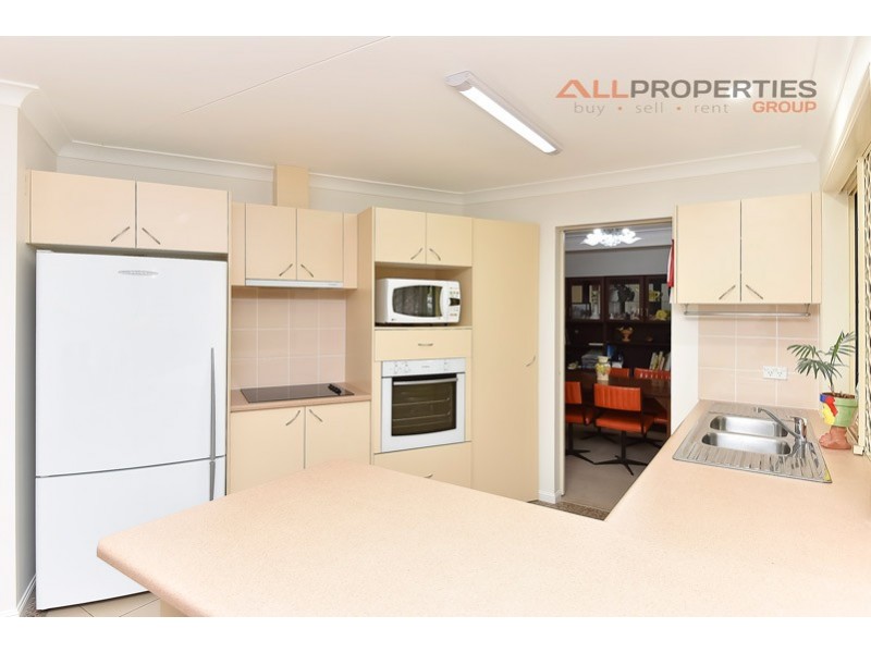 6 FOLIUM COURT, Regents Park QLD 4118