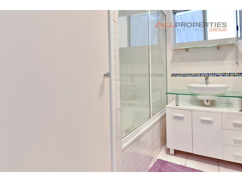 2 Burton Court, Boronia Heights QLD 4124