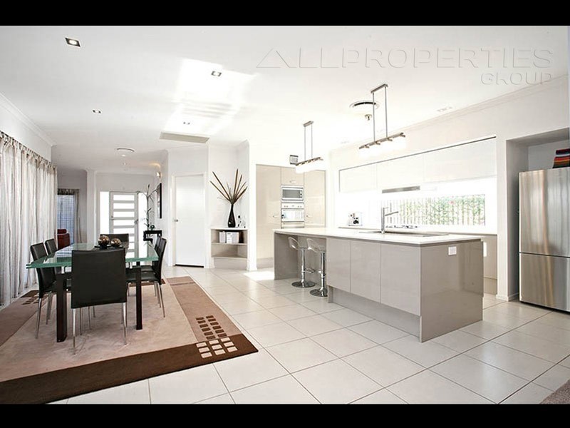 91 Parkwood Drive, Heathwood QLD 4110