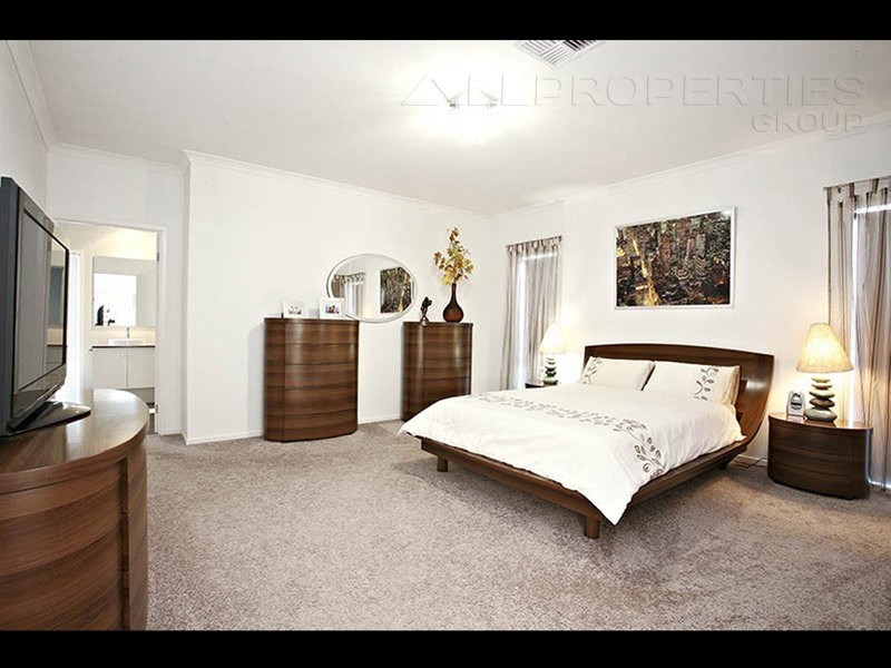 91 Parkwood Drive, Heathwood QLD 4110