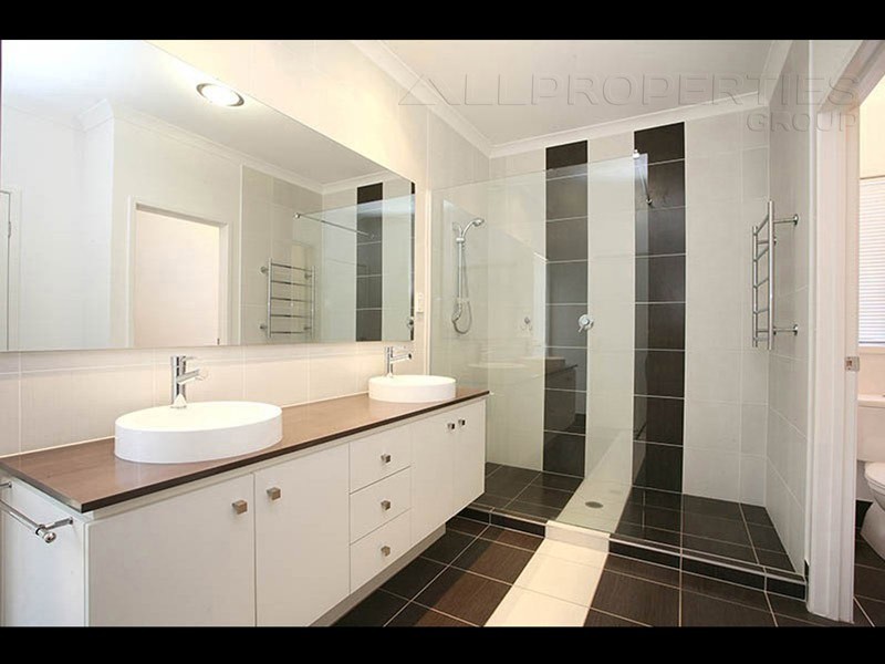 91 Parkwood Drive, Heathwood QLD 4110