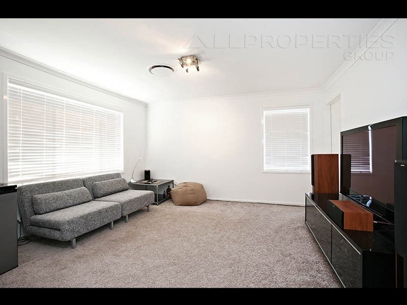 91 Parkwood Drive, Heathwood QLD 4110