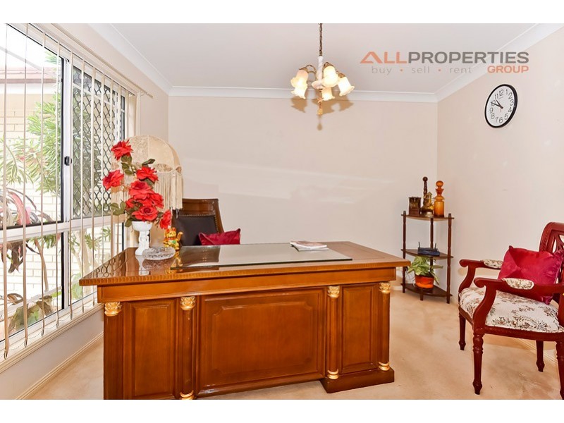 37 Daffodil Crescent, Calamvale QLD 4116