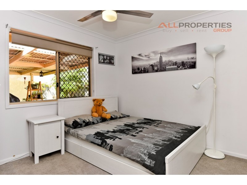 6 CALDER COURT, Crestmead QLD 4132