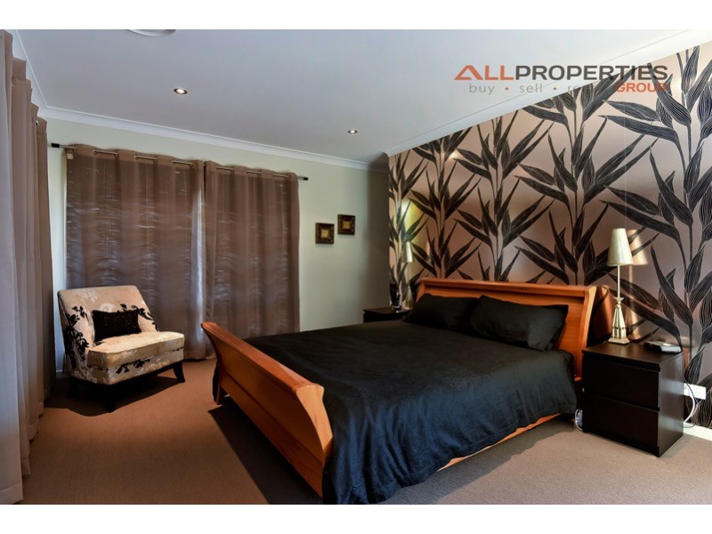 27 Acacia Street, Heathwood QLD 4110