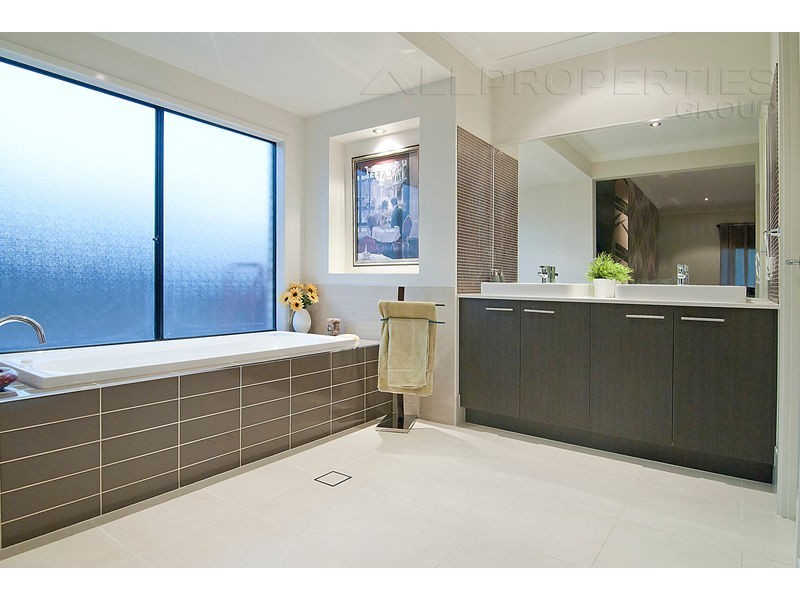 27 Acacia Street, Heathwood QLD 4110