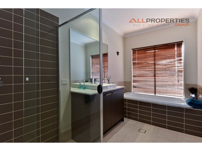 27 Acacia Street, Heathwood QLD 4110