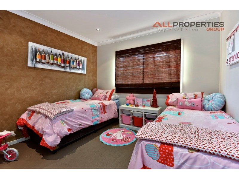 27 Acacia Street, Heathwood QLD 4110