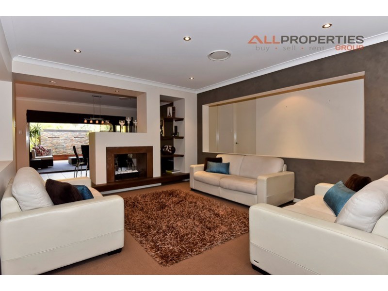 27 Acacia Street, Heathwood QLD 4110