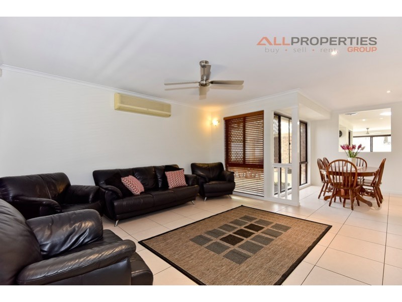 53 PARKROYAL CRESCENT, Regents Park QLD 4118