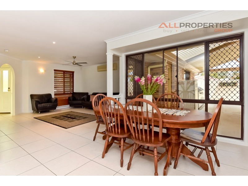 53 PARKROYAL CRESCENT, Regents Park QLD 4118