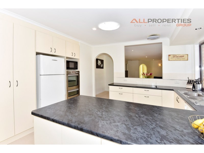 53 PARKROYAL CRESCENT, Regents Park QLD 4118