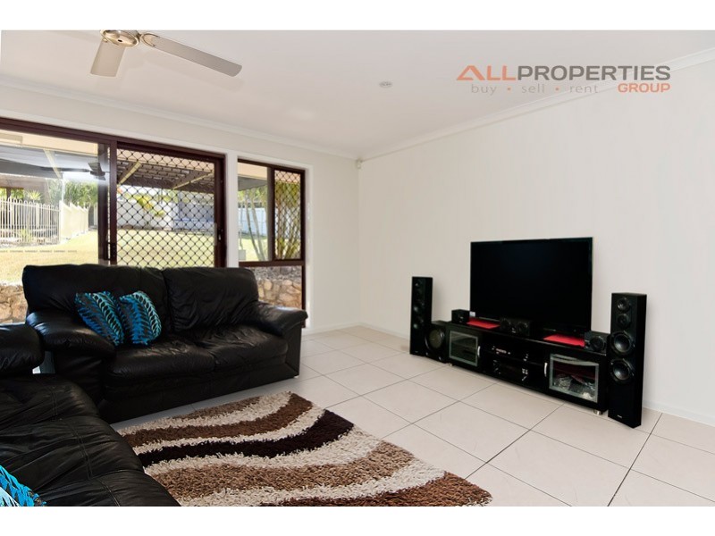 53 PARKROYAL CRESCENT, Regents Park QLD 4118