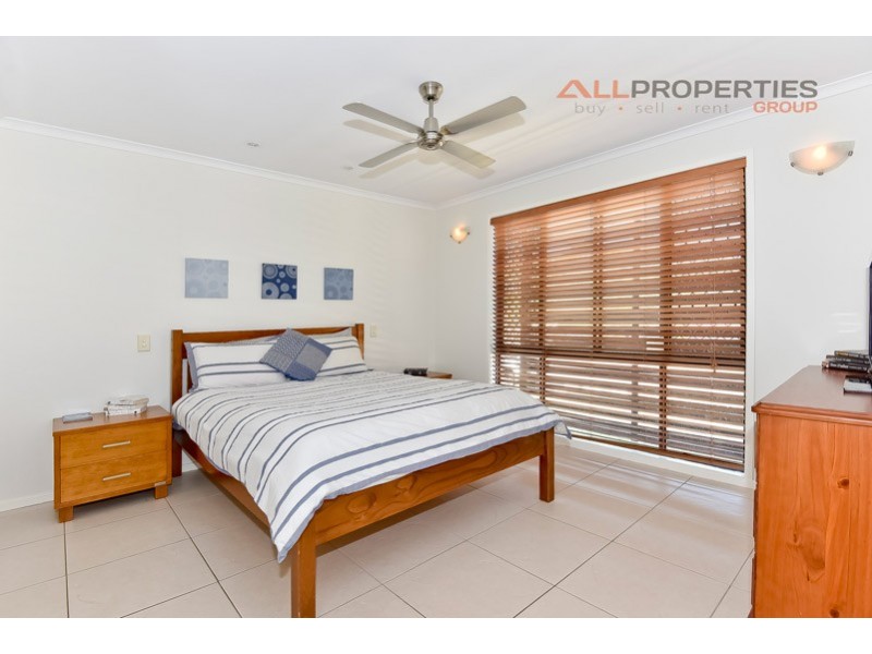 53 PARKROYAL CRESCENT, Regents Park QLD 4118