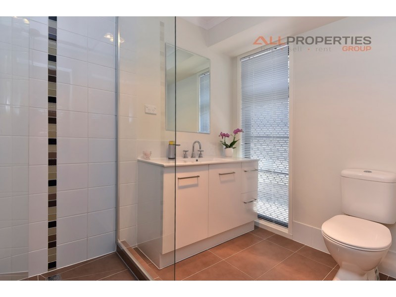 53 PARKROYAL CRESCENT, Regents Park QLD 4118
