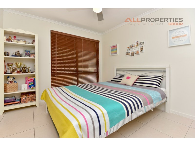 53 PARKROYAL CRESCENT, Regents Park QLD 4118