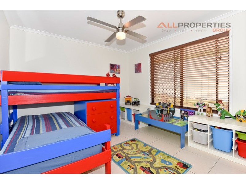 53 PARKROYAL CRESCENT, Regents Park QLD 4118