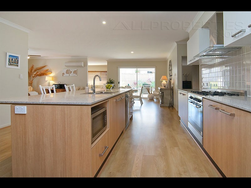 1 Bottlebrush Street, Heathwood QLD 4110