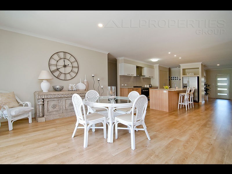 1 Bottlebrush Street, Heathwood QLD 4110