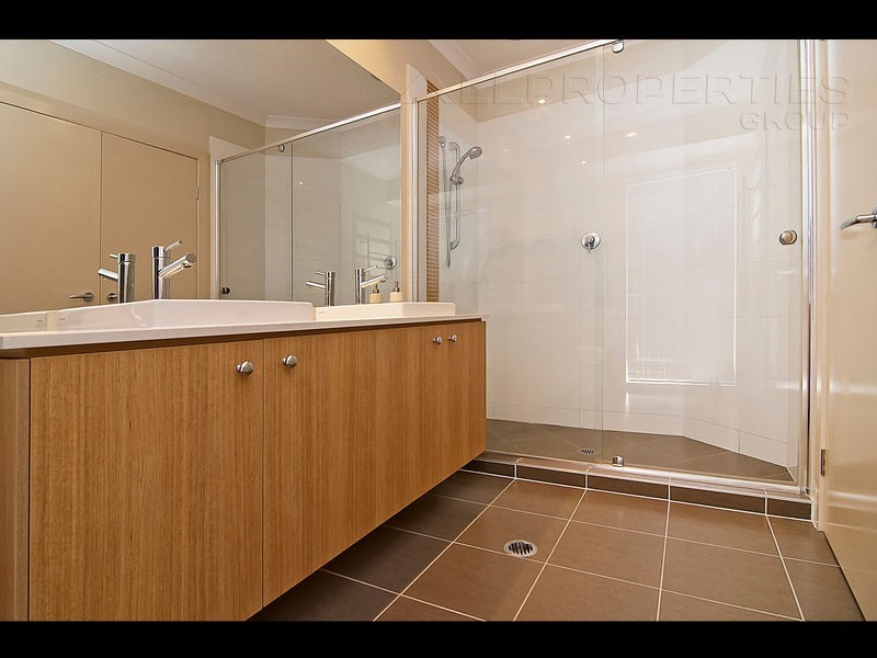 1 Bottlebrush Street, Heathwood QLD 4110