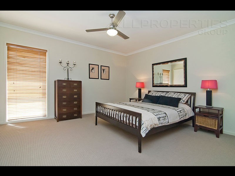 1 Bottlebrush Street, Heathwood QLD 4110