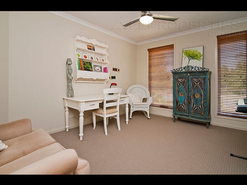 1 Bottlebrush Street, Heathwood QLD 4110