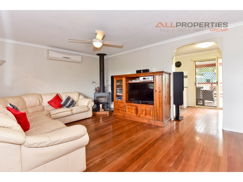 6 GREEN ROAD, Regents Park QLD 4118