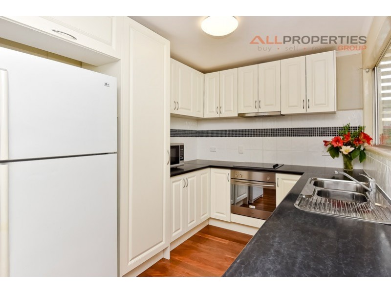 6 GREEN ROAD, Regents Park QLD 4118