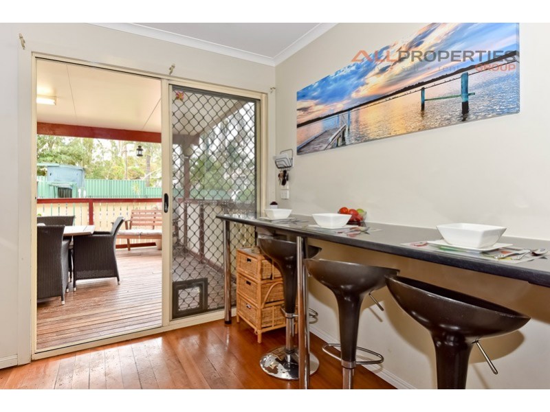 6 GREEN ROAD, Regents Park QLD 4118