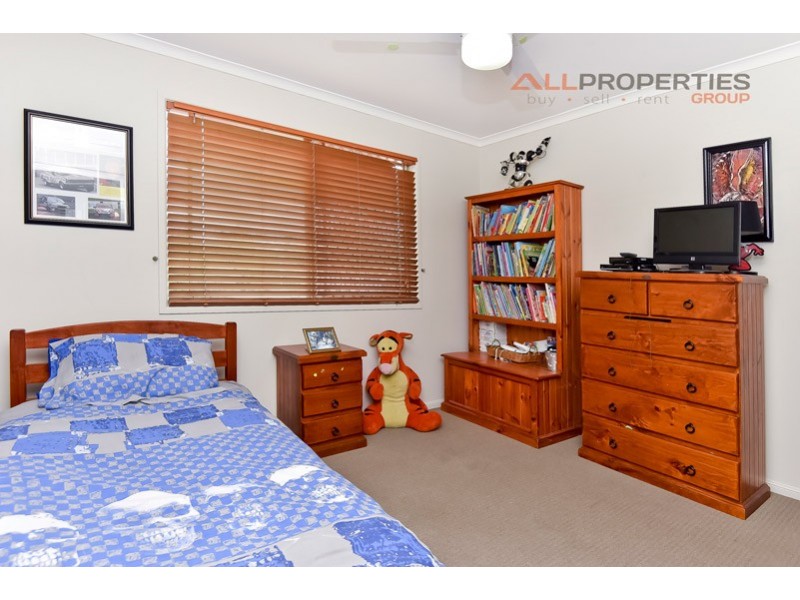 6 GREEN ROAD, Regents Park QLD 4118