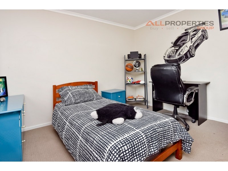 6 GREEN ROAD, Regents Park QLD 4118