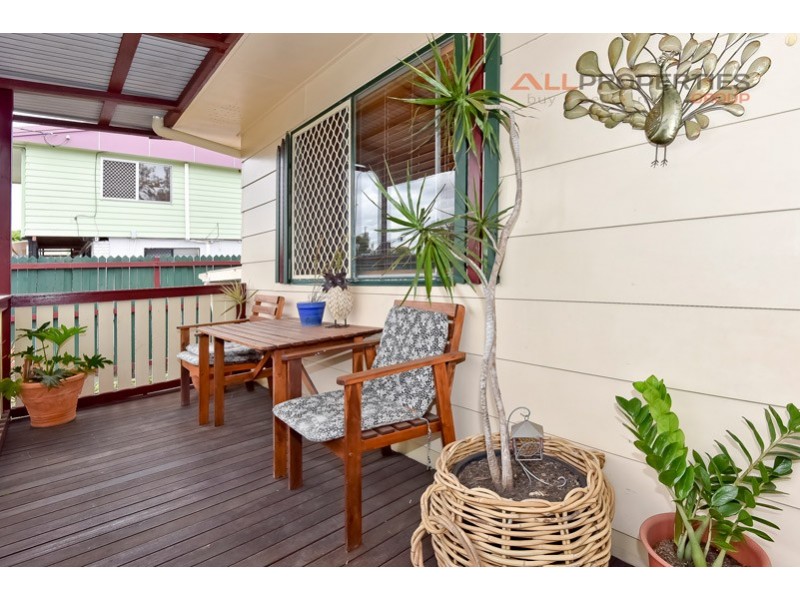 6 GREEN ROAD, Regents Park QLD 4118