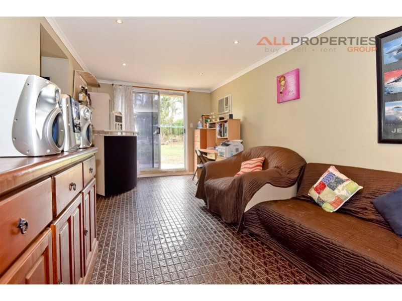 6 GREEN ROAD, Regents Park QLD 4118