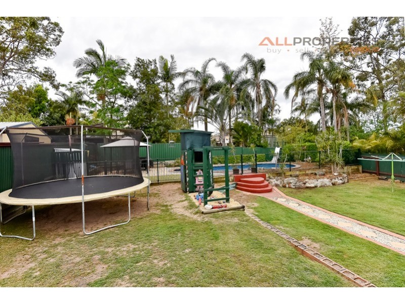 6 GREEN ROAD, Regents Park QLD 4118