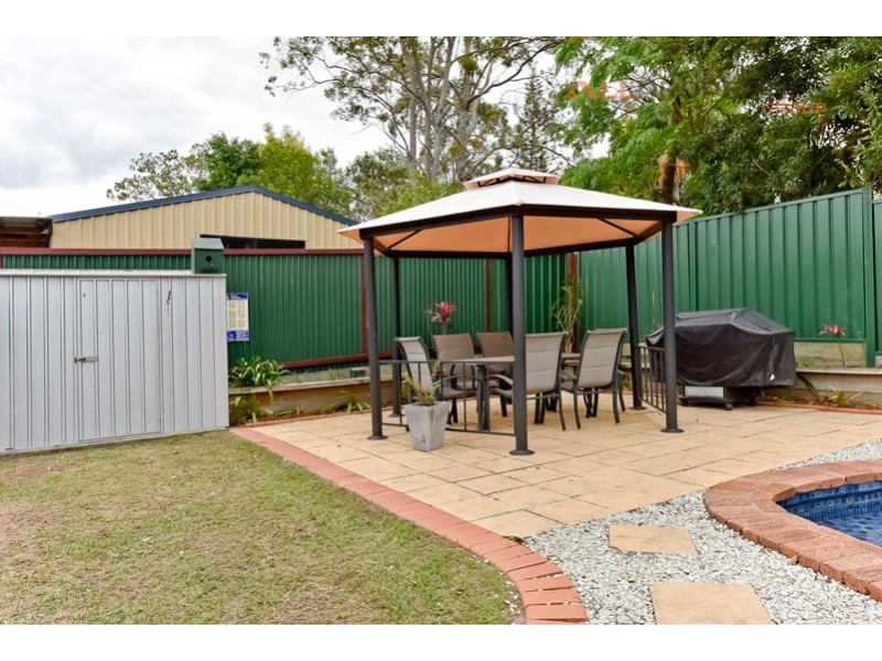 6 GREEN ROAD, Regents Park QLD 4118