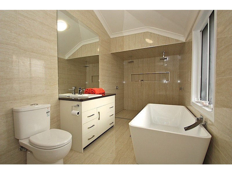 9 Boundary Road, Bundamba QLD 4304