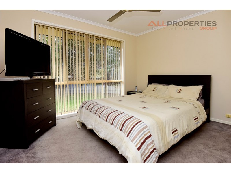 11 Conifer Street, Hillcrest QLD 4118