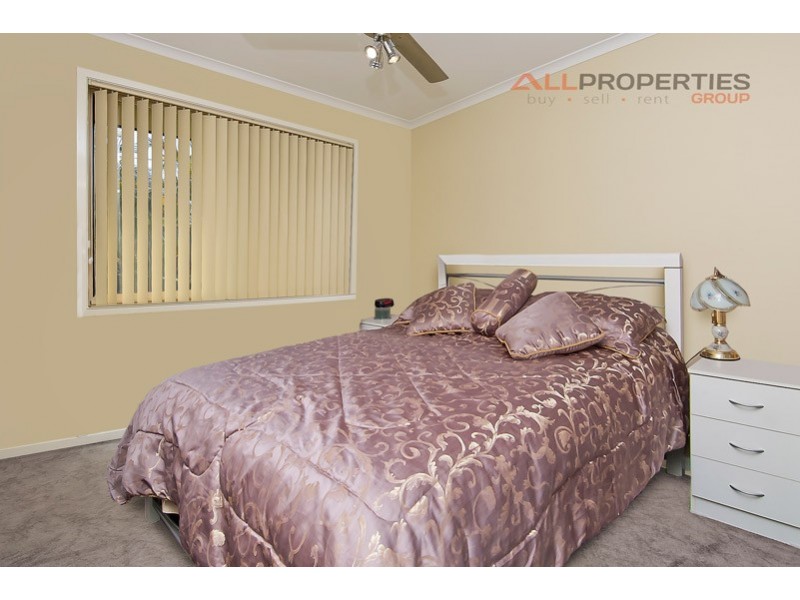 11 Conifer Street, Hillcrest QLD 4118