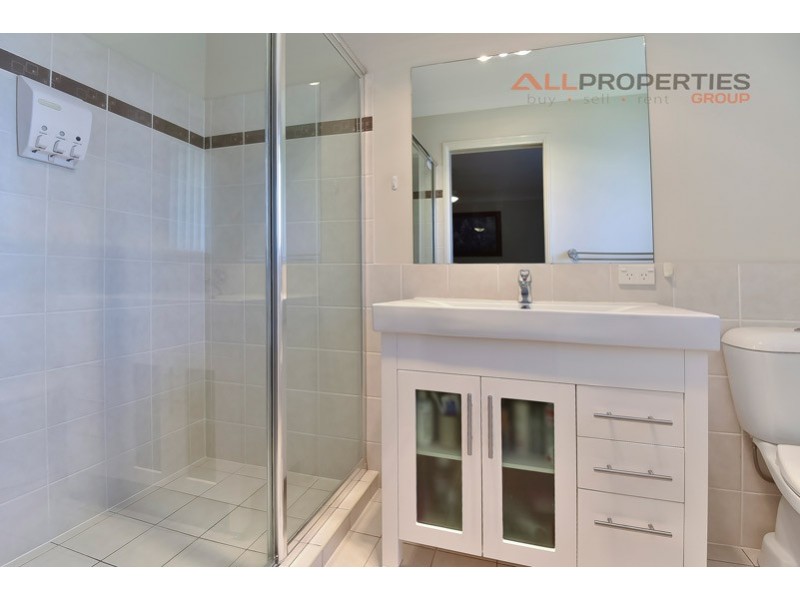 32 Woodlands Boulevard, Waterford QLD 4133