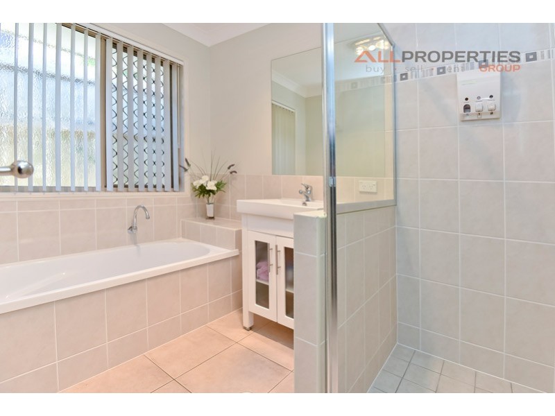 32 Woodlands Boulevard, Waterford QLD 4133