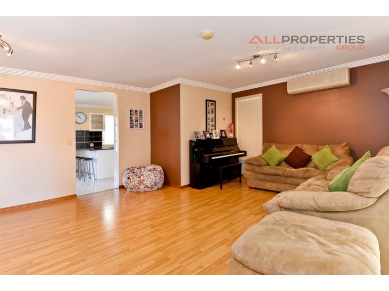 4 RED ASH COURT, Regents Park QLD 4118