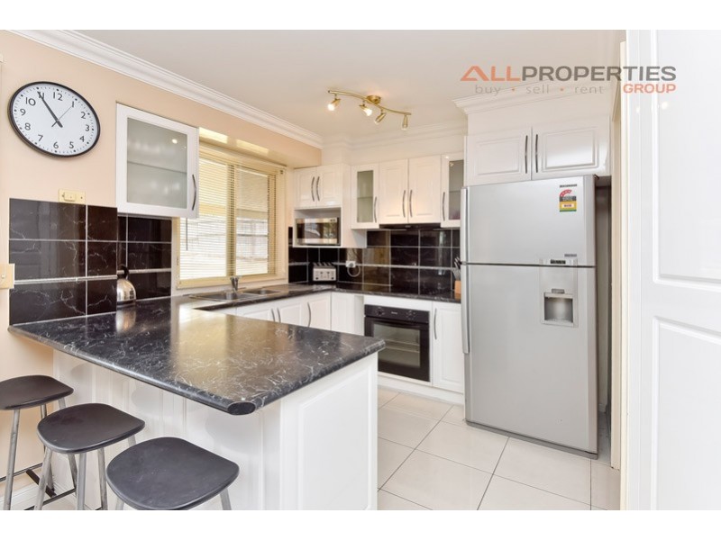 4 RED ASH COURT, Regents Park QLD 4118